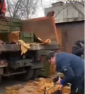 Momentul in care ucrainenii primesc arme pentru a se putea apara - FOTO/VIDEO