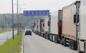Camioane romanesti nu sunt lasate sa iasa din Ucraina, pentru a putea trece refugiatii spre Siret, reclama transportatorii si cer interventia urgenta a Guvernului