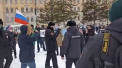 Protest in Tomsk, Rusia, impotriva invadarii Ucrainei / Un politist citeste la portavoce legea privind „informatiile mincinoase” despre armata rusa - VIDEO