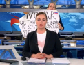 Un editor de la televiziunea de stat rusa a transmis un mesaj anti-razboi in direct, in spatele unei colege care citea stirile oficiale. Tanara a scandat ”Fara razboi! Opriti razboiul!”, televiziunea anunta controale