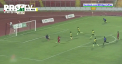 Arbitrul asistent al unui meci de fotbal din Ghana a fost atat de concentrat asupra unei faze, incat a confundat linia de margine a terenului cu cea a careului de pedeapsa - VIDEO