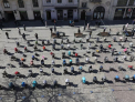 „Acesta este pretul!”. 109 carucioare goale, asezate in piata din Liov, pentru copiii ucisi de razboi - VIDEO