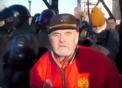 „Toata lumea rade de noi. Poporul rus a devenit „badla”. Putin e un fricos”. Declaratiile curajoase ale unui veteran rus in fata fortelor de ordine - VIDEO