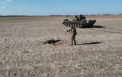 Imaginea zilei din Ucraina: Un tanc rusesc in care era un singur soldat, capturat de fortele locale - FOTO