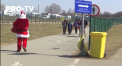 Copiii din Ucraina sunt asteptati chiar de Mos Craciun in timp ce in Romania pentru acestia a fost amenajat un “pod al jucariilor” - VIDEO