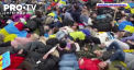 Mii de oameni din Berlin au comemorat ieri printr-un flashmob pe care l-au numit „covor al poporului”, moartea civililor care ar fi fost ucisi de trupele ruse in Bucea - VIDEO