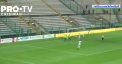 Un portar din al treilea esalon fotbalistic italian a adus victoria echipei sale cu un sut de la 80 de metri - VIDEO