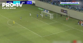 Un fotbalist din Brazilia s-a facut de ras, dupa ce si-a pierdut echilibrul si nu a reusit sa marcheze in poarta goala - VIDEO
