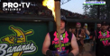 Un jucator de baseball din America si-a incendiat bata inainte de a executa o lovitura - VIDEO