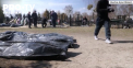 O a treia groapa comuna a fost descoperita langa Mariupol, unde localnicii ar fi fost obligati sa ingroape cadavre in schimbul hranei - VIDEO
