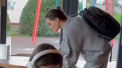Angelina Jolie apare intr-o cafenea din Liov, Ucraina. A fost nevoita sa caute un bunker dupa ce a auzit semnalul raidului aerian - VIDEO