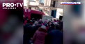 Un ucrainean a dat dovada de un curaj incredibil. Printre atacuri cu rachete si bombardamente, el a evacuat sute de persoane din Mariupol cu o duba avariata - VIDEO