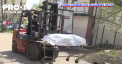 Rudele oamenilor ucisi in oraselul Bucea, o suburbie a Kievului, incearca sa identifice si sa recupereze cadavrele acestora - VIDEO