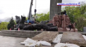 Kievul incepe demolarea monumentelor dedicate prieteniei ruso-ucrainene. O statuie deja a fost demolata de autoritatile din Kiev - VIDEO