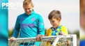 Fotbalistul ucrainean Oleksandr Zinchenko a invitat un copil refugiat din Ucraina la antrenamentul gruparii Manchester City - VIDEO