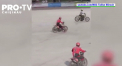 Amatorii fotbalului si motociclismului au gasit formula perfecta pentru a practica ambele sporturi in acelasi timp - VIDEO