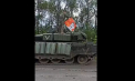 Rusii au arborat pe un tanc un steag al URSS cu chipul lui Stalin pe el - VIDEO