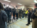 Jurnalistii sunt tinuti la usa Judecatoriei, acolo unde Igor Dodon a fost adus de mascatii de la CNA - FOTO