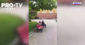 Un altfel de protest in Rusia impotriva invaziei din Ucraina. Un tanar a cantat la acordeon, chiar langa zidurile Kremlinului, piesa devenita simbolul rezistentei ucrainene - VIDEO