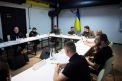 Zelenski a mers din nou aproape de linia frontului si l-a premiat pe baietelul din Mariupol care a tinut un jurnal devenit celebru - GALERIE FOTO