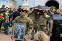 Sute de persoane au participat la Kiev la funeraliile unui tanar figura emblematica a miscarii Maidan, ucis in estul Ucrainei - VIDEO