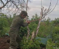 „Trupele speciale?” Val de ironii in jurul unui clip cu un soldat rus care incearca sa traga cu o prastie - VIDEO