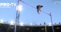 Atletul Armand Duplantis si-a batut propriul record mondial la saritura cu prajina in aer liber - VIDEO