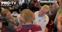 A baut bere intr-un pub ...din trofeul ligii nord-americane de hochei. Este isprava unuia dintre jucatorii formatiei Colorado Avalanche, care a castigat in acest sezon Cupa Stanley - VIDEO