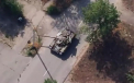 Un tanc rusesc a incercat, disperat, sa scape de tunurile ucrainene si s-a ascuns intr-o cladire. Ce s-a intamplat dupa - VIDEO