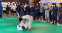 Fotbalistii clubului Paris Saint-Germain s-au reprofilat pentru o zi. Jucatorii au imbracat echipamentul de judo si luptat pe tatami alaturi de mai multi campioni olimpici din Japonia - VIDEO