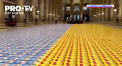 Mai multi tineri din Chicago au doborat un nou record mondial, dupa ce au creat un mozaic in forma drapelului Ucrainei din cutii de cereale - VIDEO 