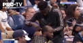 Iar in timp ce atmosfera se incingea pe terenul de tenis in partida dintre Kyrgios si Khachanov, un spectator din tribunele arenei a avut un moment de… relaxare - VIDEO