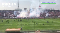 Antrenamentul deschis al unei echipe de fotbal din Chile s-ar fi putut transforma intr-o adevarata tragedie. O parte din acoperisul tribunei pe care se aflau mai multi microbisti s-a prabusit peste alti suporteri - VIDEO 