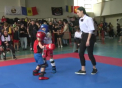 Dueluri aprige s-au dat astazi la Campionatul Municipal de Kickboxing. Circa 350 de sportivi, printre care participanti din Romania si Ucraina, au luptat cu toata forta pentru titlul de campion - VIDEO