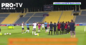 Nationala de fotbal a Statelor Unite a organizat un antrenament comun cu mai multi muncitori imigranti care au participat la construirea stadioanelor pentru Mondial - VIDEO