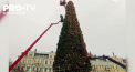 La Kiev va fi instalat un brad de Craciun in centrul orasului, doar ca acesta va fi fara luminite, in contextul in care milioanele de locuitori din zona capitalei sufera din cauza penelor de curent - VIDEO