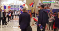 Cu steaguri, pancarte si multe confetti, jucatorii din lotul nationalei Frantei au fost asteptati la hotelul din Qatar - VIDEO