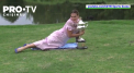 Aryna Sabalenka a sarbatorit din plin victoria obtinuta ieri la Australian Open. Dupa o petrecere care a durat toata noaptea, tenismena din Belarus a participat la o sesiune foto alaturi de trofeu, intr-o gradina botanica din Melbourne - VIDEO