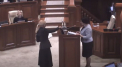 STOP CADRU la sedinta Parlamentului. Marina Tauber i-a adus catusele prim-ministrului in timp ce aceasta vorbea la tribuna: „La multi ani cu executare” - VIDEO