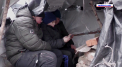 Invata pe timp de razboi. Trei baieti din Harikov si-au construit o coliba pe un varf de deal unde fac orele online, pentru ca acolo este singurul loc din sat unde prinde internetul - VIDEO 