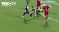 Nu doar golurile pot fi spectaculoase, ci si pasele decisive. A demonstrat-o un jucator al formatiei PAOK, dupa ce a jonglat in timp ce era cazut la pamant - VIDEO