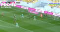 Portarul clubului Shakhtar Donetsk s-a facut de ras intr-un meci din prima liga ucraineana. Goalkeeper-ul nu a prins mingea, scapand-o printre picioare in propria poarta - VIDEO 