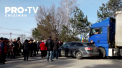 Simpatizantii partidului SOR au blocat si mai multe drumuri nationale din tara. La Edinet, soferii indignati au claxonat, iar unii protestatari au lovit cu pumnii in masini - VIDEO 