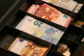 Curs valutar BNM pentru 27 martie. Cat costa astazi un euro si un dolar - FOTO