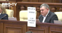 Socialistii s-au dat in spectacol la Parlament si au aruncat monede peste deputatul neafiliat, Gaik Vartanean. Semn de „rasplata” pentru tradarea formatunii - VIDEO