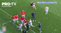 Gafa ca in curtea scolii la un meci din a treia liga a Italiei. Portarul buclucas a lasat sa se inscrie unul dintre cele mai bizare goluri - VIDEO