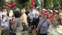 Protest in fata Parlamentului: Mai multe persoane impreuna cu membrii PSRM si deputatii BCS au scandat lozinci impotriva proiectului PAS de a schimba data si numele sarbatorii de 9 mai - VIDEO 