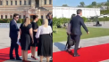 Primii oficiali moldoveni au ajuns la Bulboaca. Dorin Recean si Nicu Popescu - surprinsi pe covorul rosu de la Castelul Mimi - VIDEO 