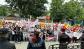 Membrii si simpatizantii partidului SOR proteaza in fata Curtii Constitutionale, in timp ce se examineaza demersul privind verificarea constitutionalitatii fractiunii SOR - FOTO/VIDEO