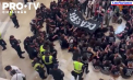 Proteste anti-Israel in mai multe orase din lume. Aproximativ 300 de persoane - arestate, dupa ce s-au baricadat in interiorul cladirii, cerand incetarea conflictului - VIDEO
